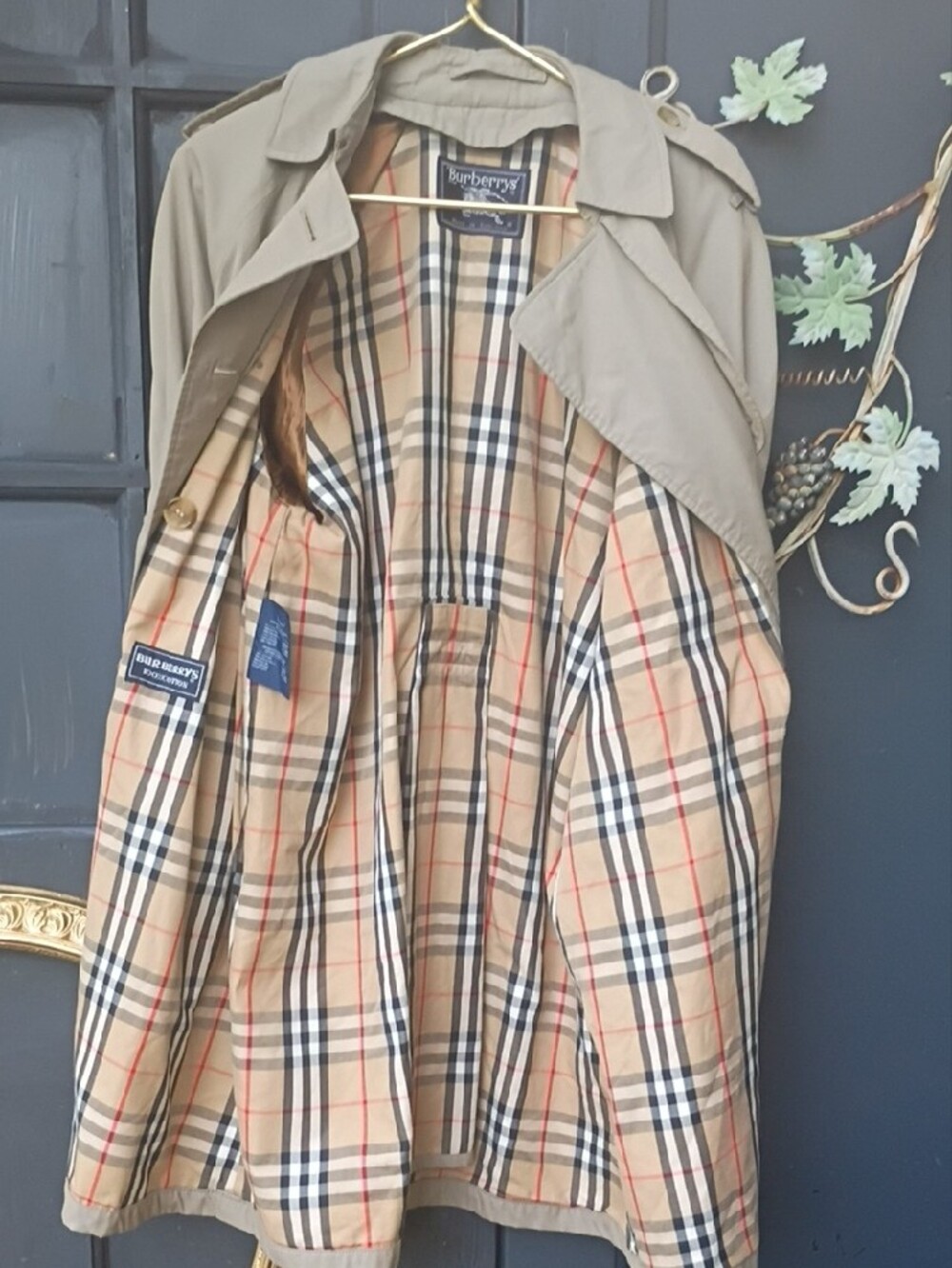 Burberry Beige Double-Breasted Trench Coat - Picture 3 of 10